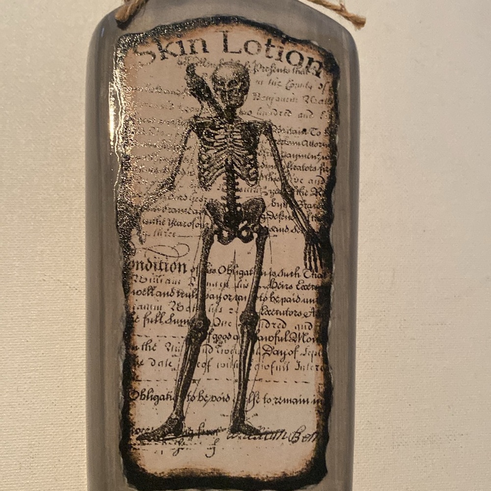 NWT $ Vintage Witch’s Skin Loton Bottle - Picture 3 of 4